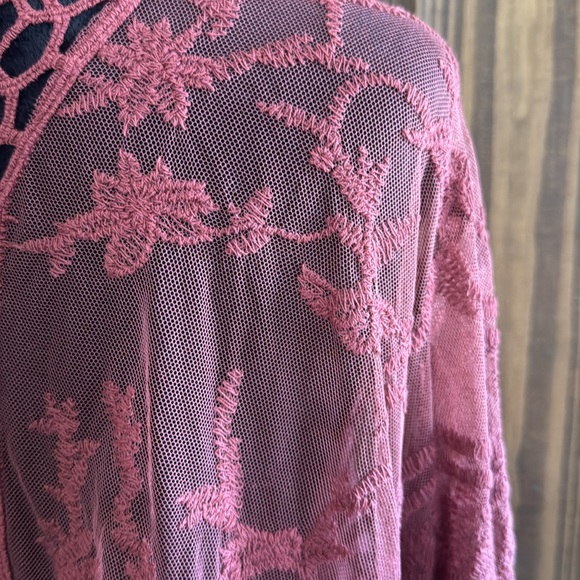 PLUS SIZE EMBROIDERED MESH DUSTER - Picture 12 of 13